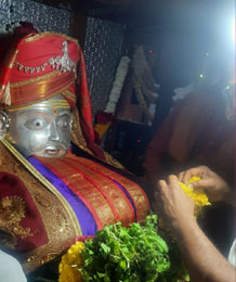 Devotees at Aundha Nagnath